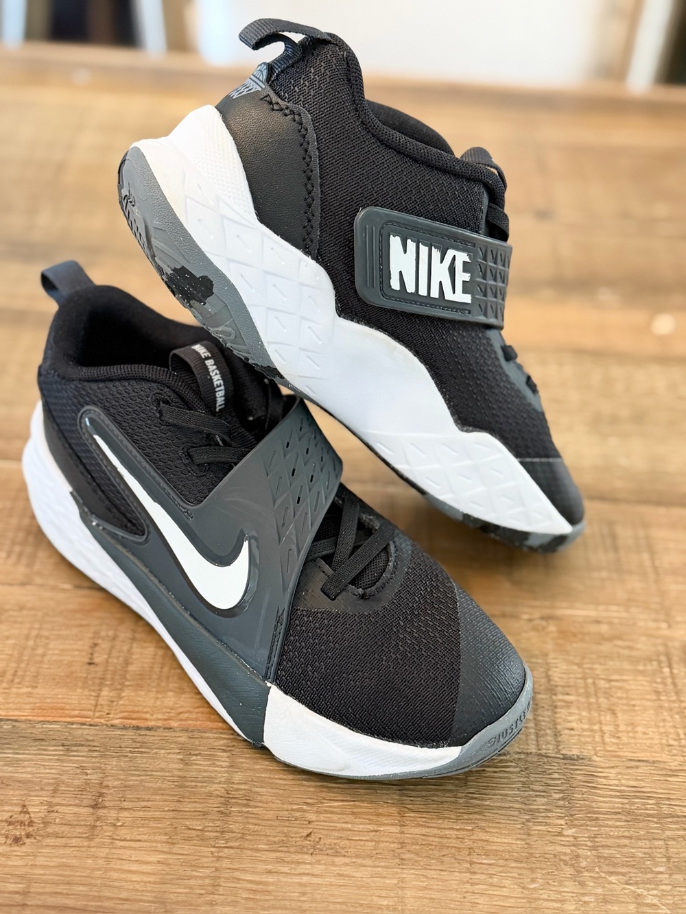Nike Team Hustle D 12 Black White Athletic Sneakers. Basketball Unisex Kids Sz-3